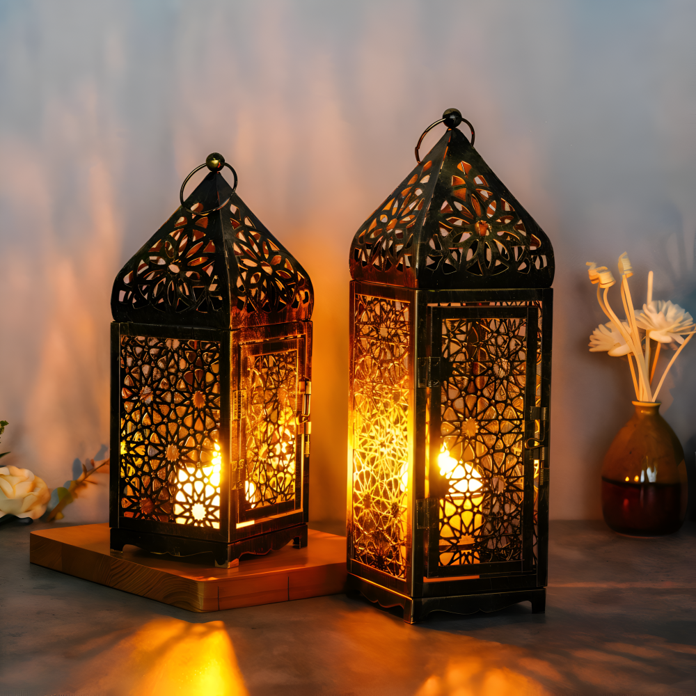 Arabesque Metal Lantern - Elegant Garden Lighting with Intricate Patterns 0