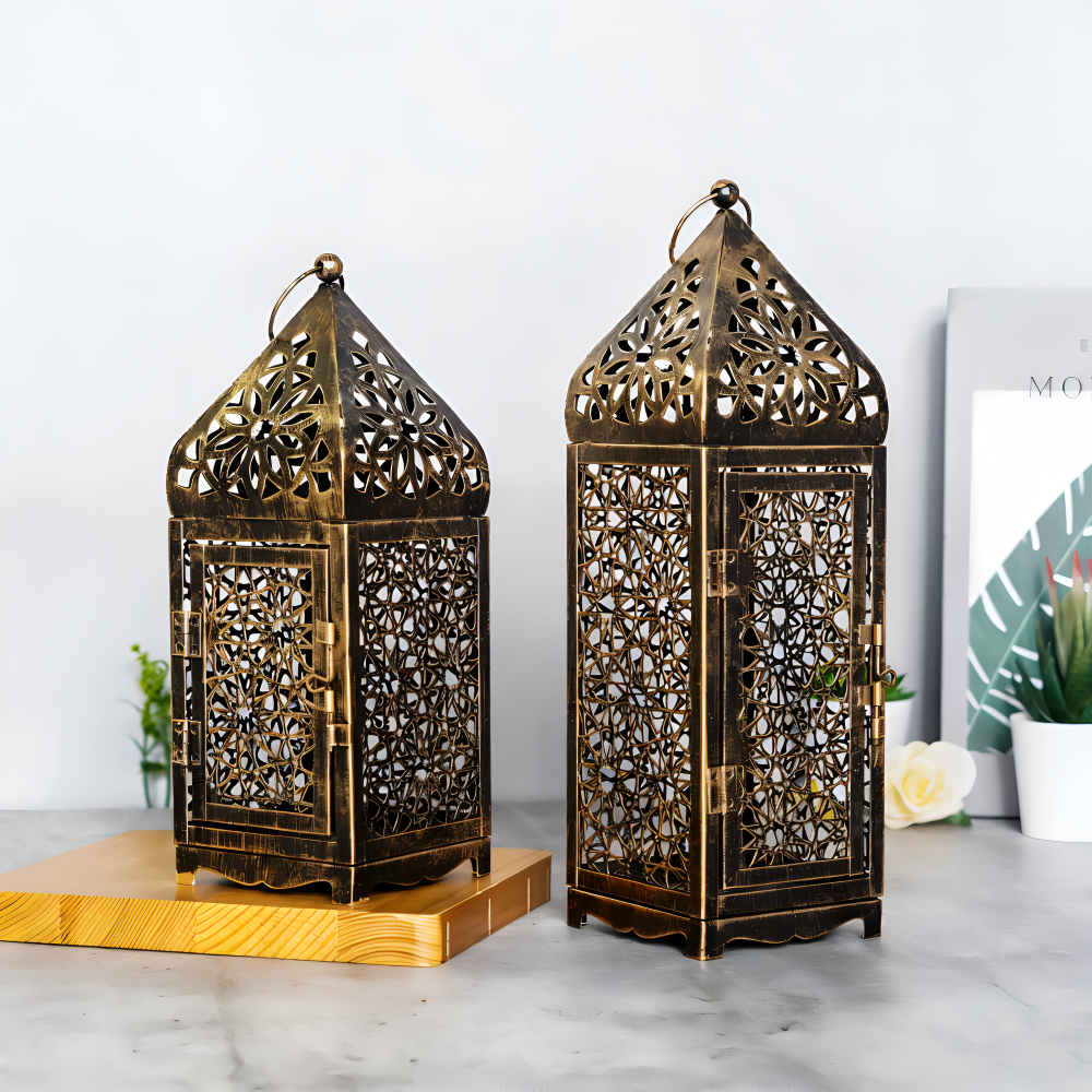Arabesque Metal Lantern - Elegant Garden Lighting with Intricate Patterns 1