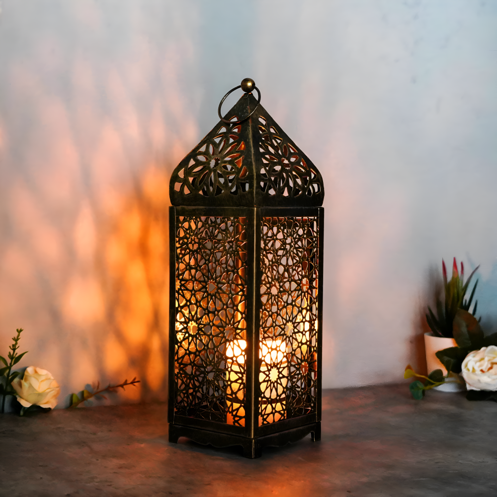 Arabesque Metal Lantern - Elegant Garden Lighting with Intricate Patterns 3