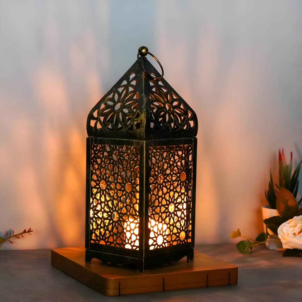 Arabesque Metal Lantern - Elegant Garden Lighting with Intricate Patterns 4