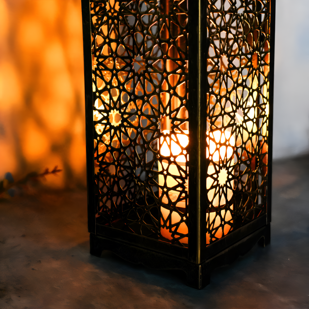 Arabesque Metal Lantern - Elegant Garden Lighting with Intricate Patterns 5