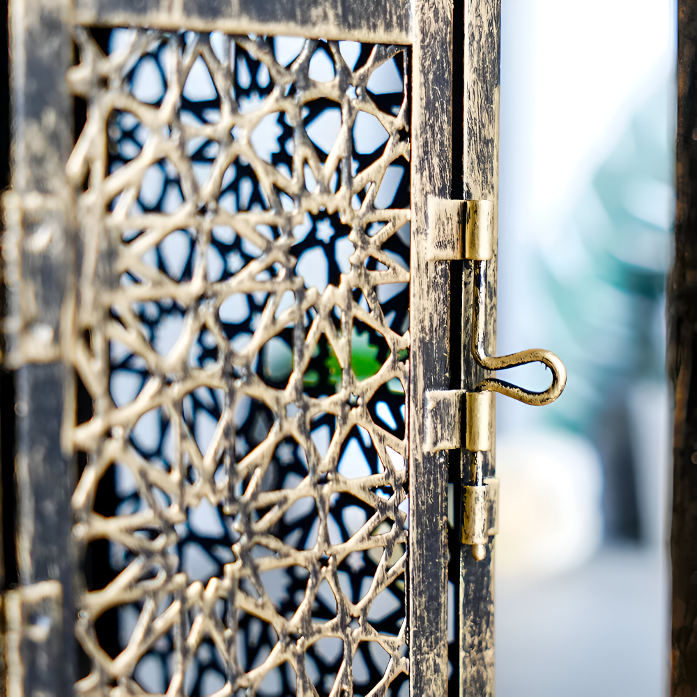 Arabesque Metal Lantern - Elegant Garden Lighting with Intricate Patterns 6