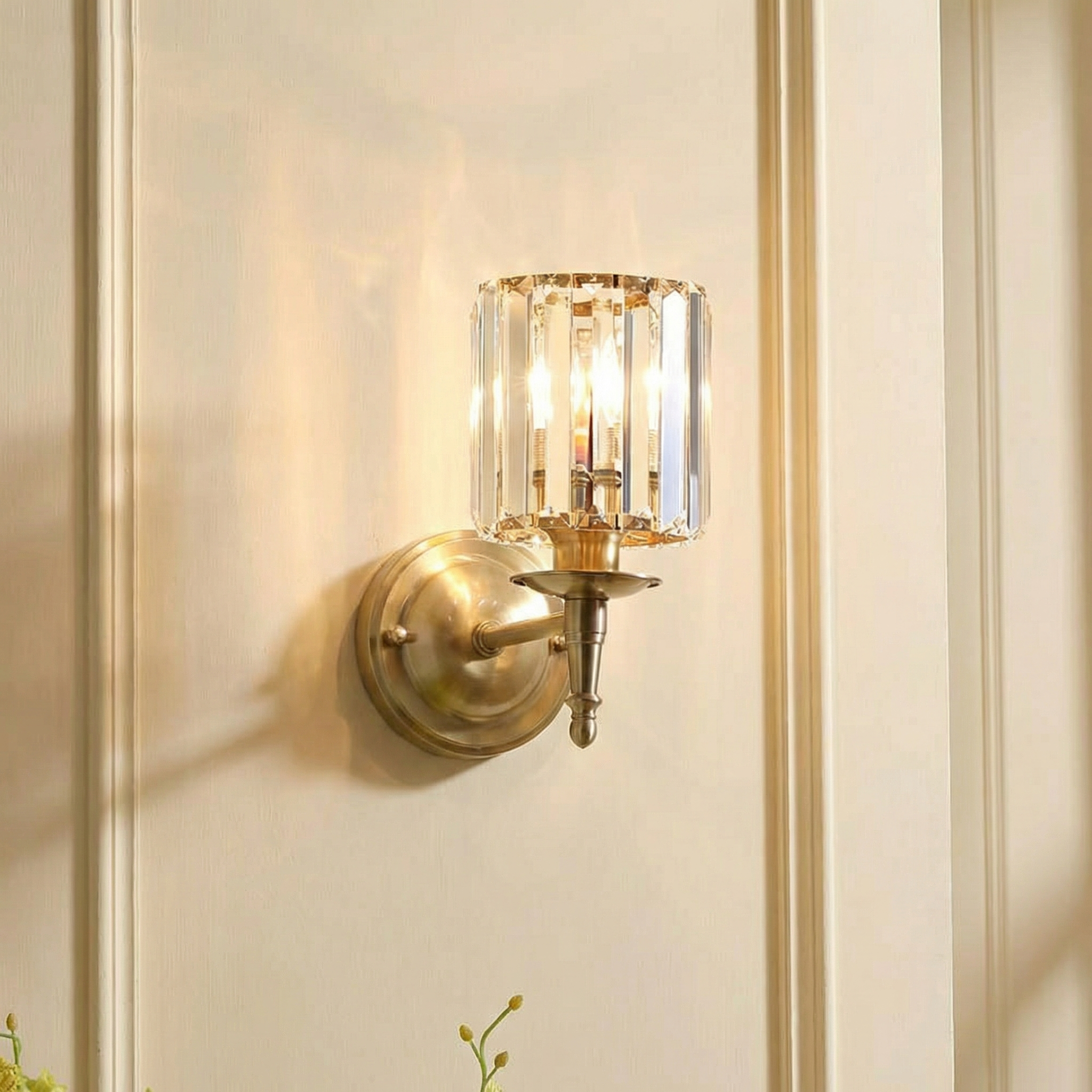 Brass Wall Sconce - Elegant Crystal Accents for Stylish Wall Lighting 3