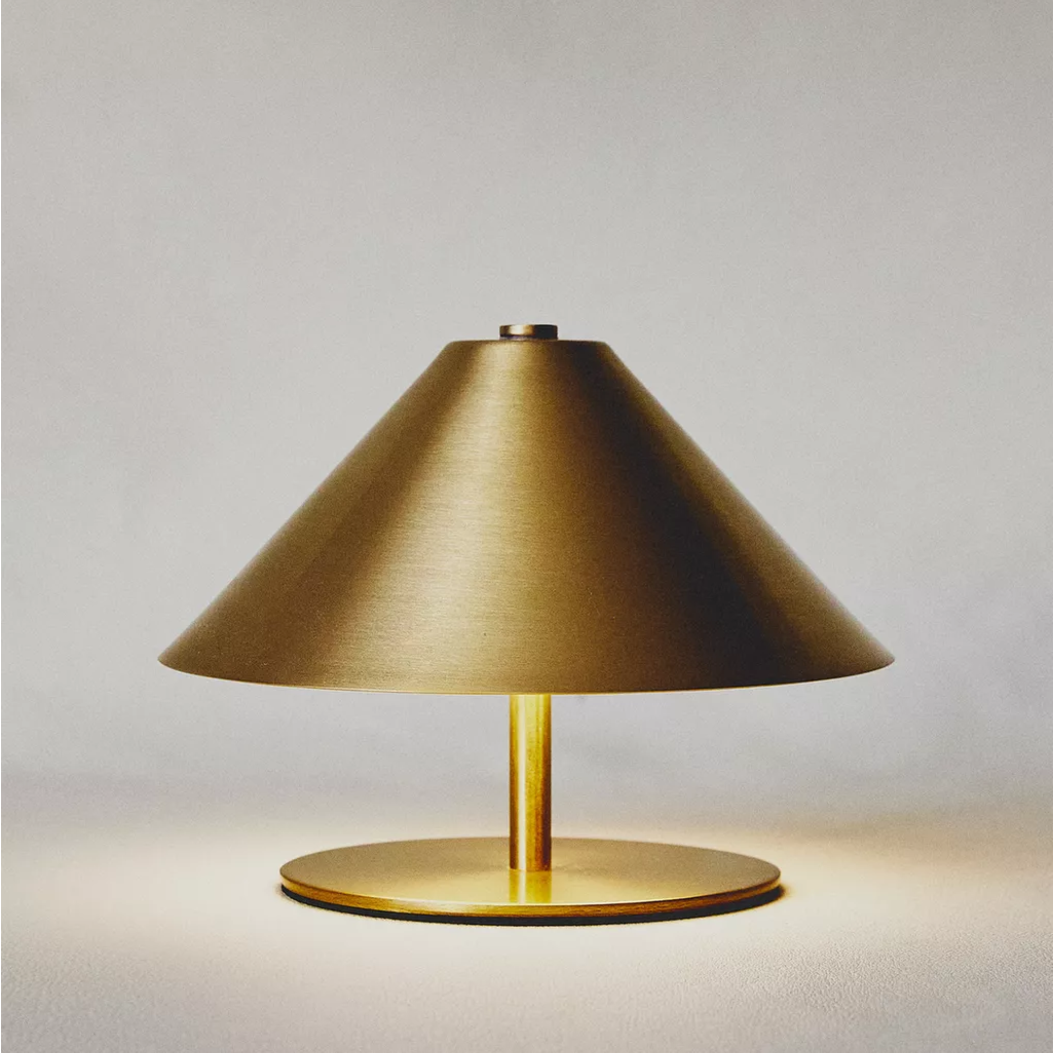 Cordless Table Lamp - Adjustable LED Bedside & Desk Lighting 2