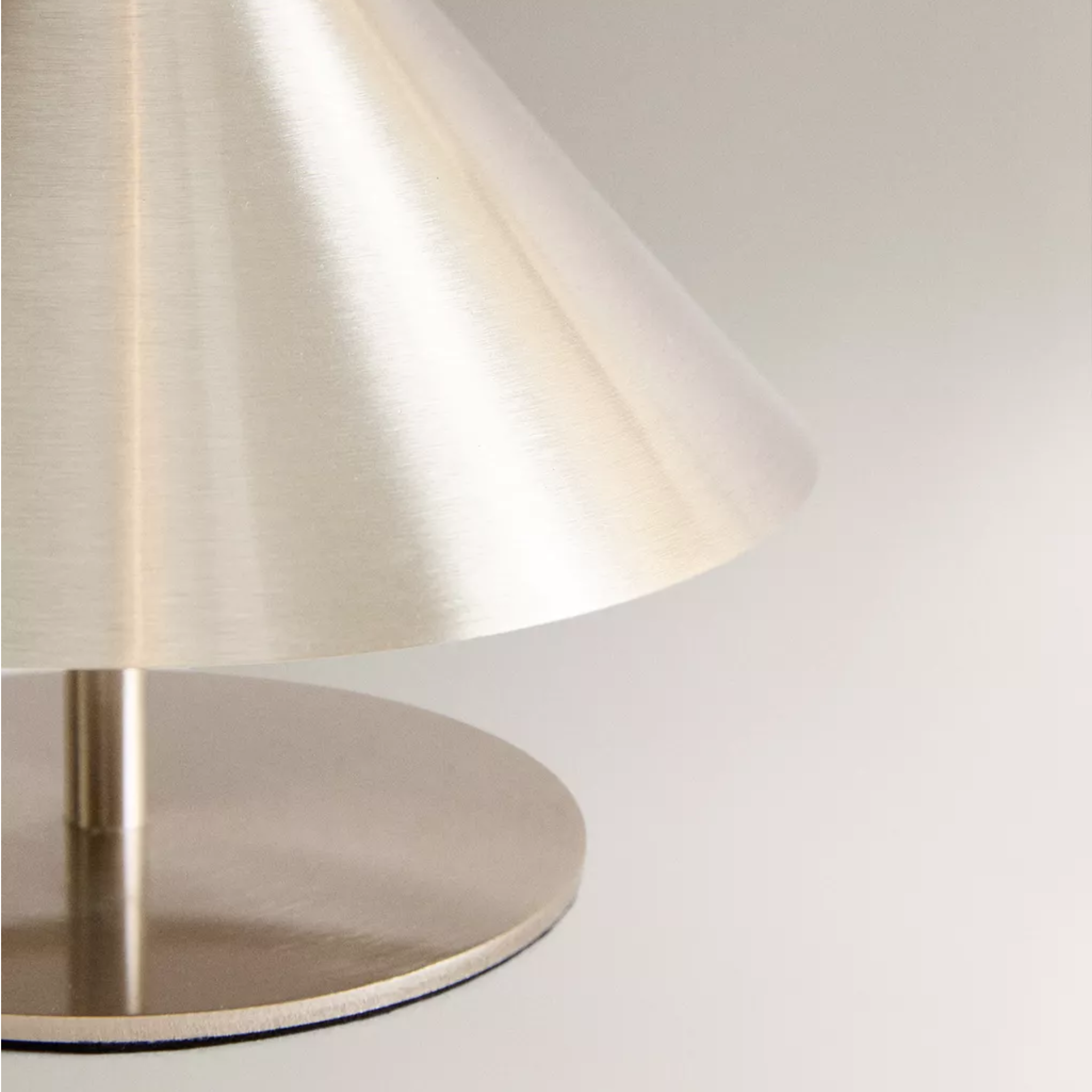 Cordless Table Lamp - Portable LED with Touch Control & 3 Color Modes 2