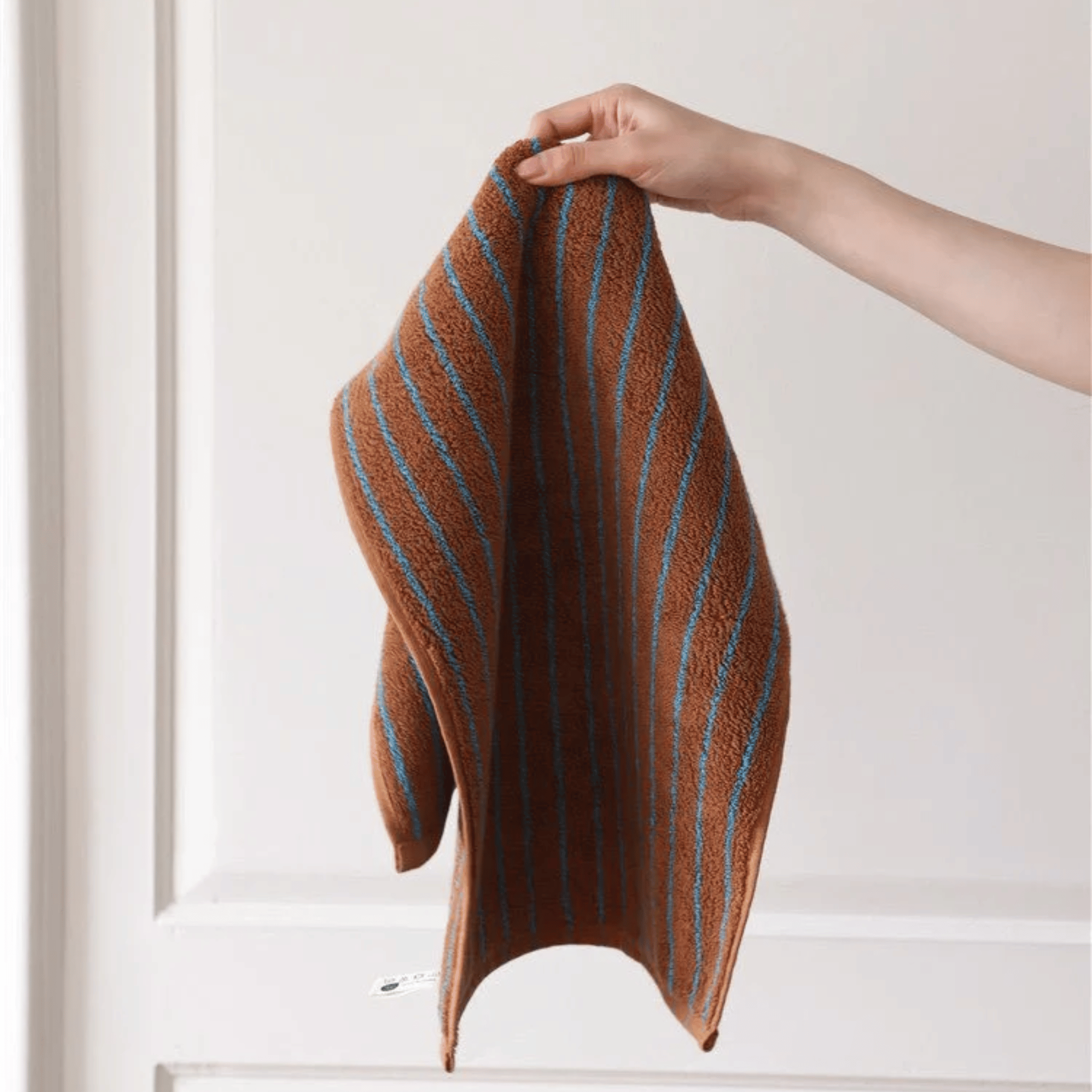 Cotton Bath Towels - Soft, Absorbent Retro Stripes for Everyday Use 0