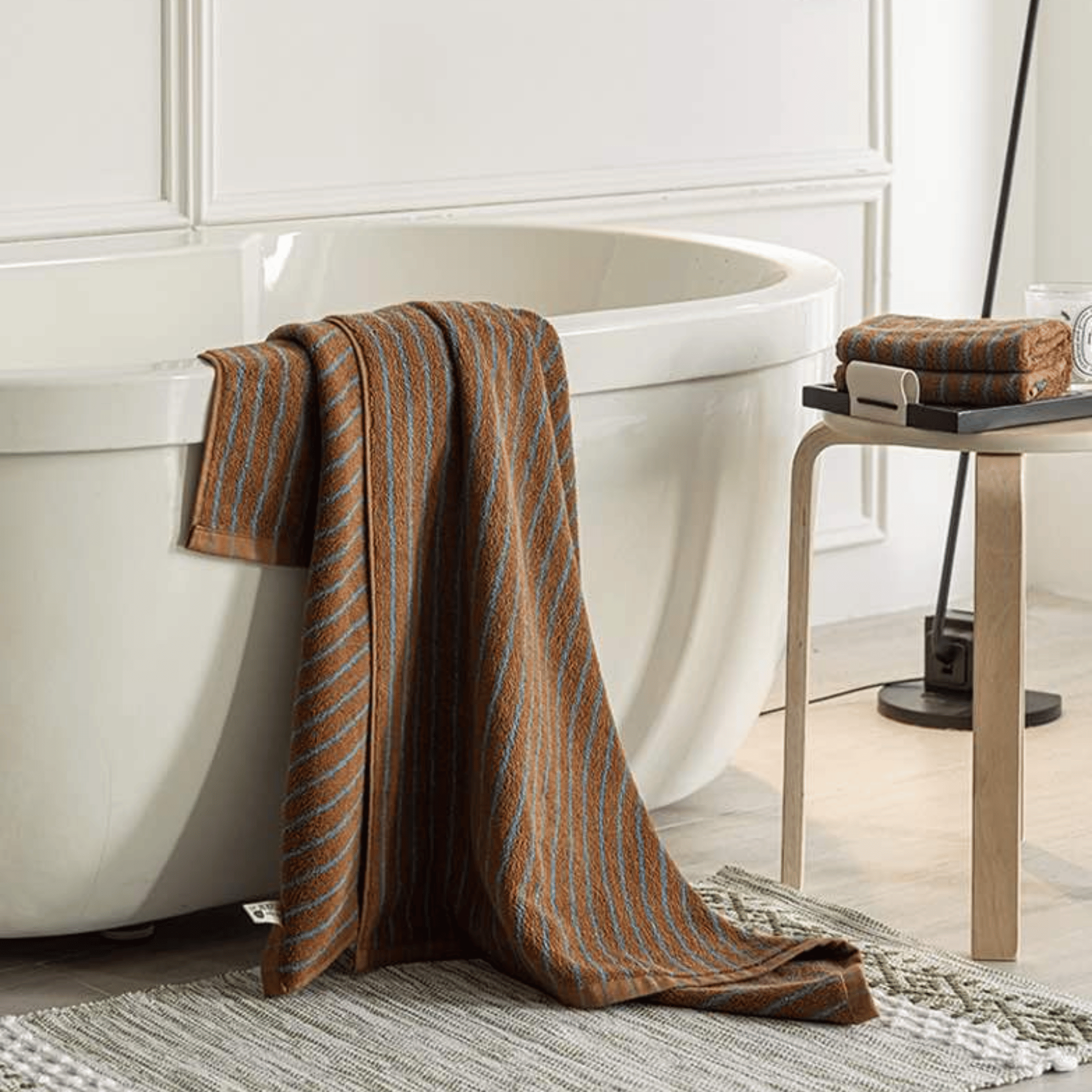 Cotton Bath Towels - Soft, Absorbent Retro Stripes for Everyday Use 1