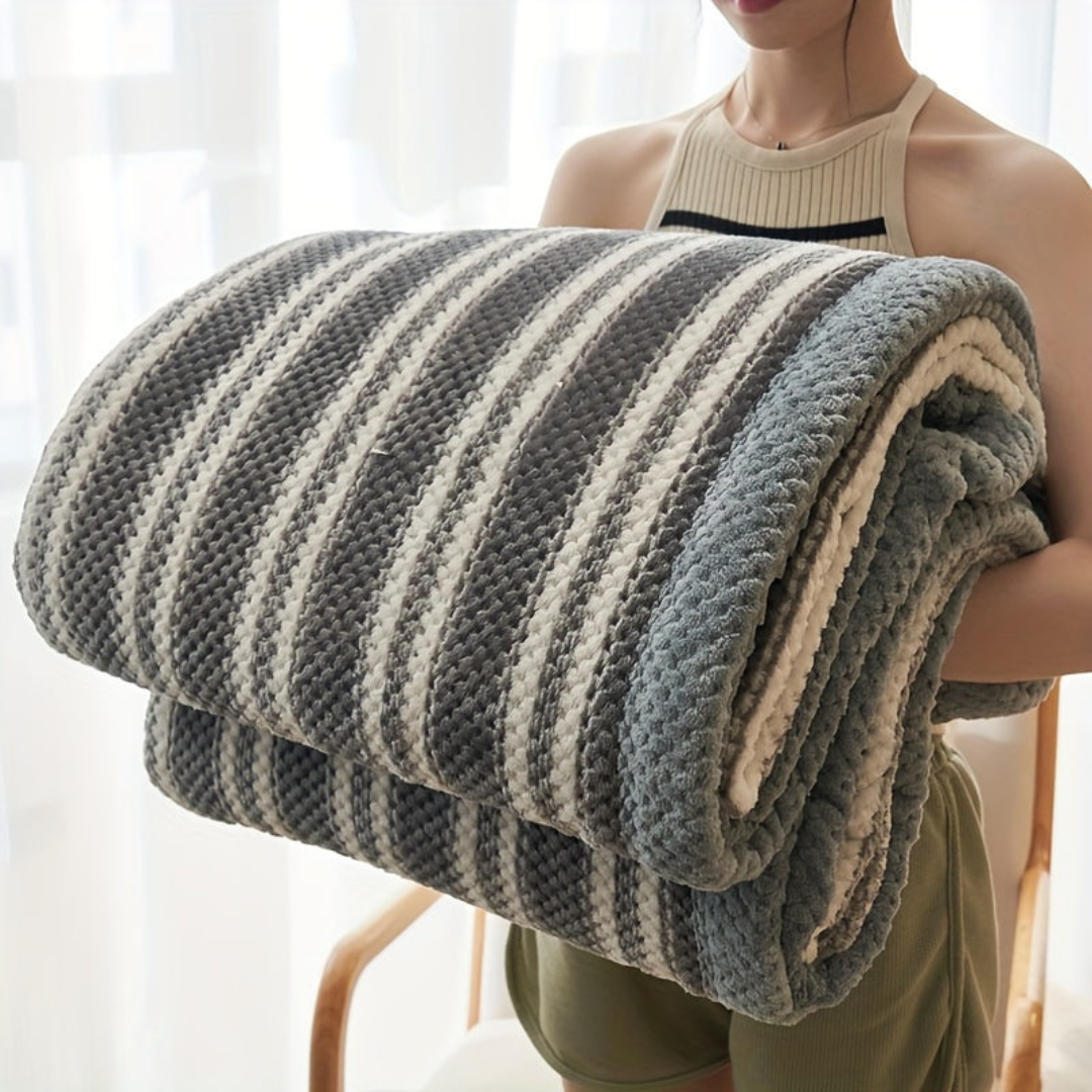 Cozy Fleece Blanket with Diamond Pattern – Soft and Elegant Throw for Ultimate Comfort 6