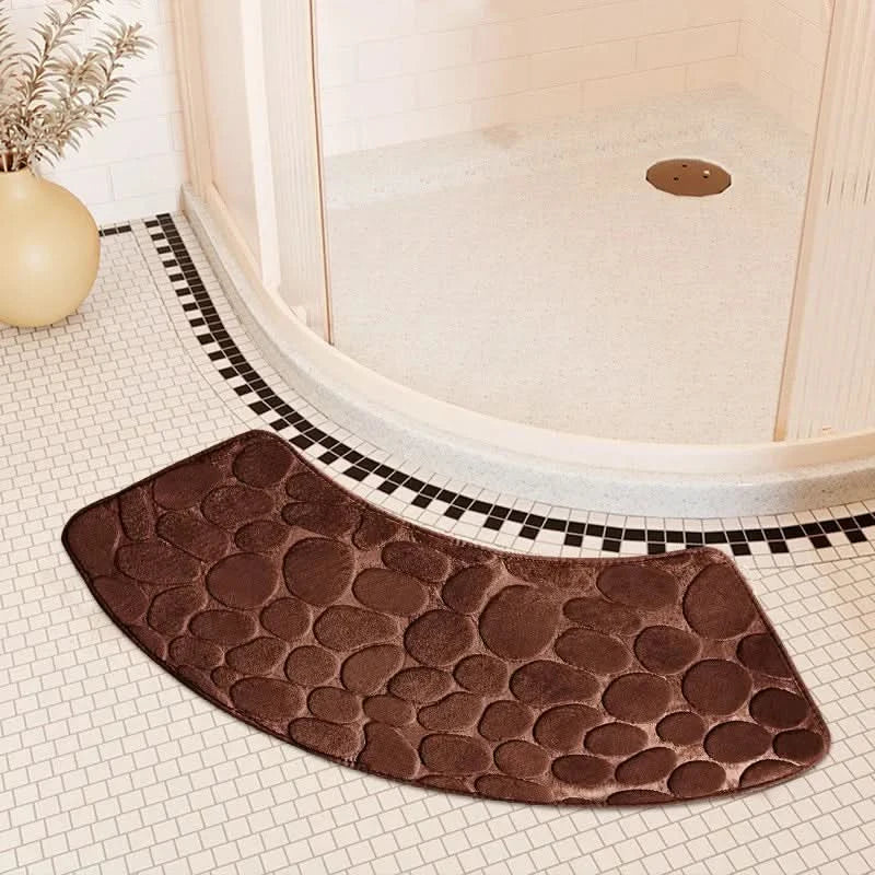 Curved Non-Slip Bath Mat in Quick-Drying Coral Fleece – Ergonomic Design for Comfort and Safety in Bathroom Mats 5