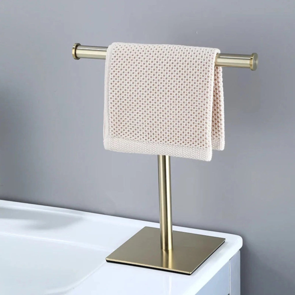 Freestanding Metal Hand Towel Rack - Space-Saving & Stylish Design 1