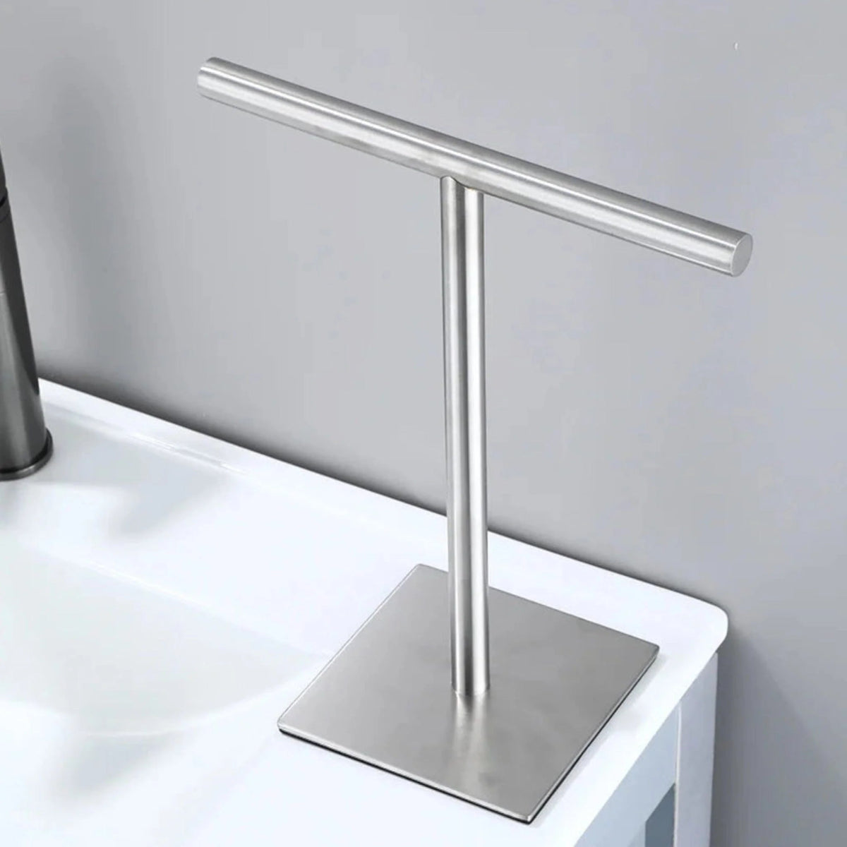 Freestanding Metal Hand Towel Rack - Space-Saving & Stylish Design 4