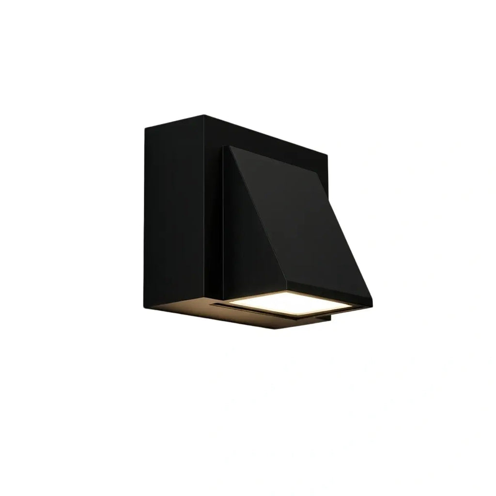 Industrial Outdoor Wall Lamp - Durable Metal Design, IP65 Rated 1