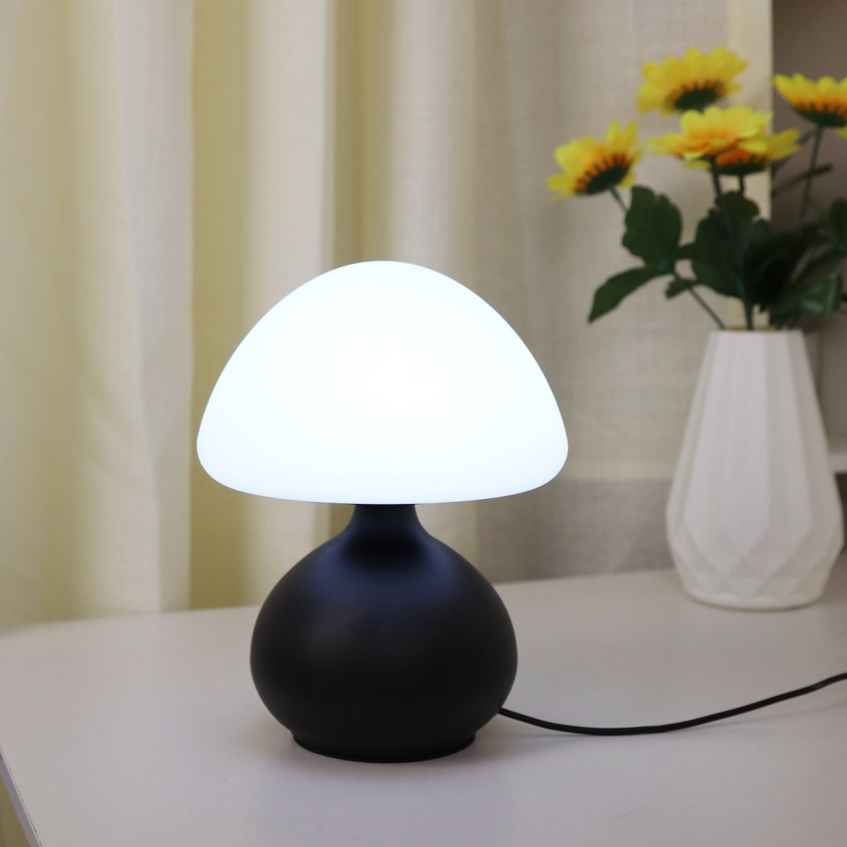 Modern Mushroom Table Lamp with 3-Color Settings and Dimming – Stylish Bedside or Desk Lamp for Customizable Lighting 5