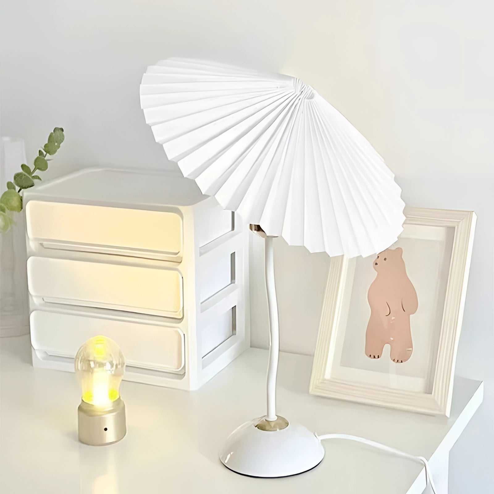 Modern Origami Table Lamp - Elegant Design for Living Room & Bedroom 1