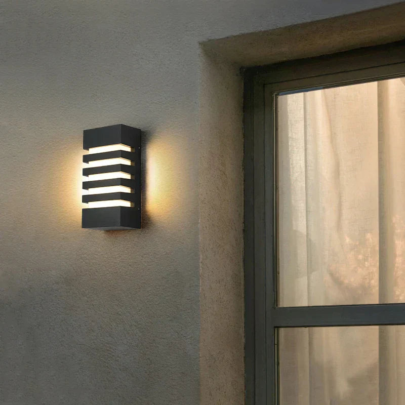 Outdoor Wall Light - Durable Aluminium Design with Integrated LED 1
