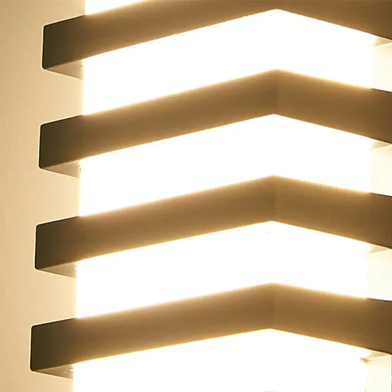 Outdoor Wall Light - Durable Aluminium Design with Integrated LED 7