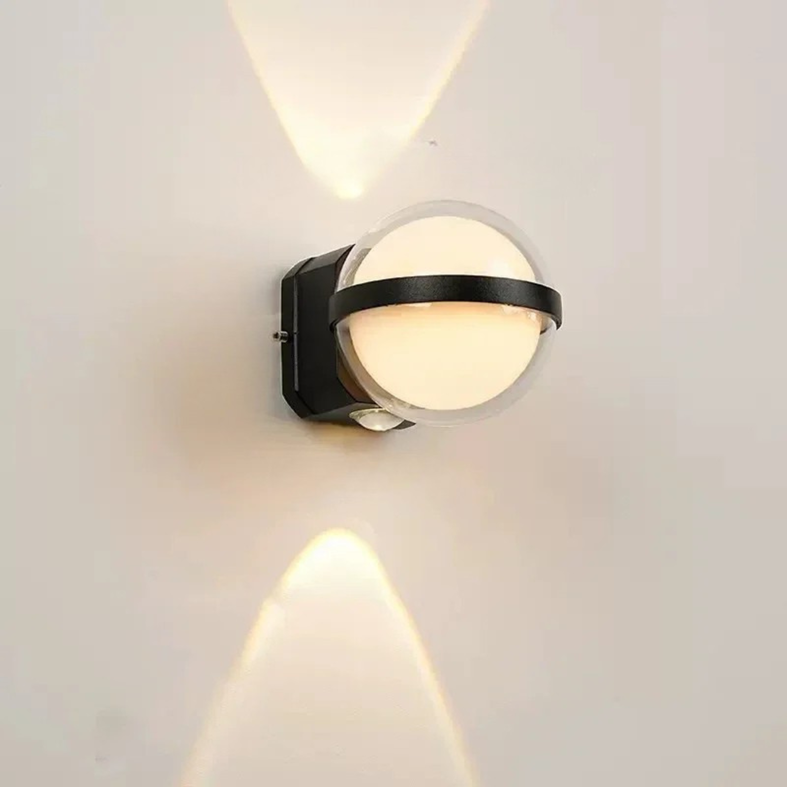 Outdoor Wall Light - IP65 Waterproof, Modern Design for Exterior Spaces 2
