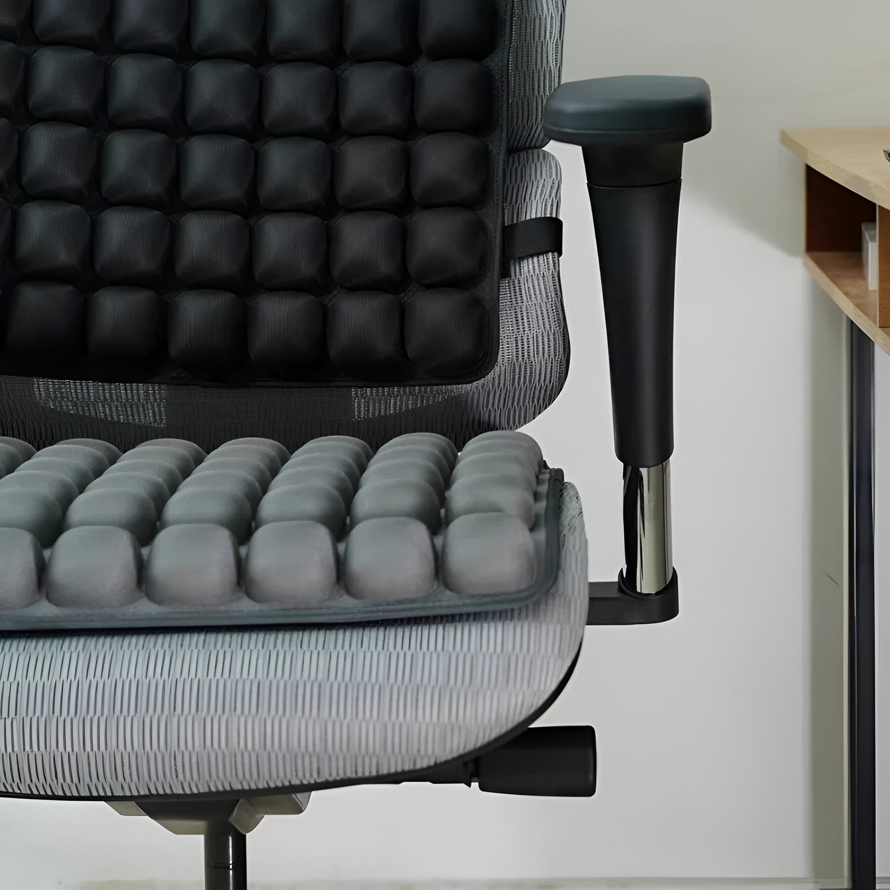 Portable Inflatable Chair Cushion with Ergonomic Air Cell Support – Adjustable Firmness for Travel, Office, and Wheelchair Use 1