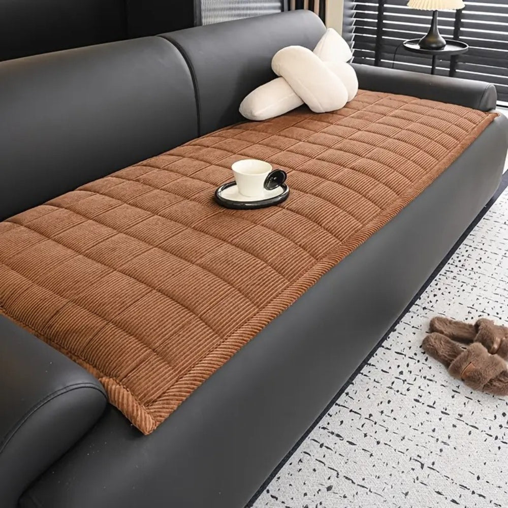 Quilted Couch Cover Mat – Soft Microfiber with Non-Slip Backing, Cat Scratch Resistant, Machine Washable, Standard Sofa Size 1