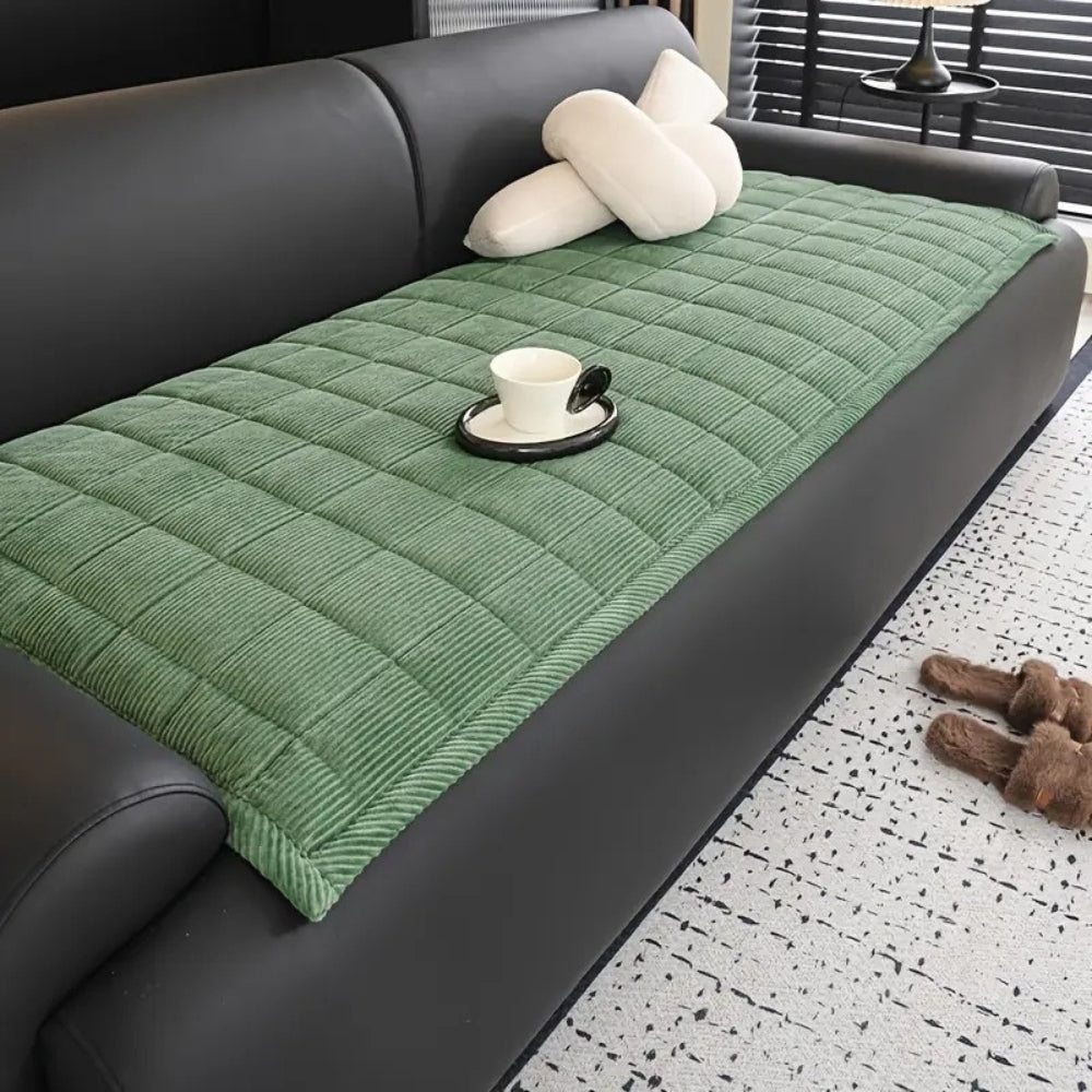 Quilted Couch Cover Mat – Soft Microfiber with Non-Slip Backing, Cat Scratch Resistant, Machine Washable, Standard Sofa Size 3