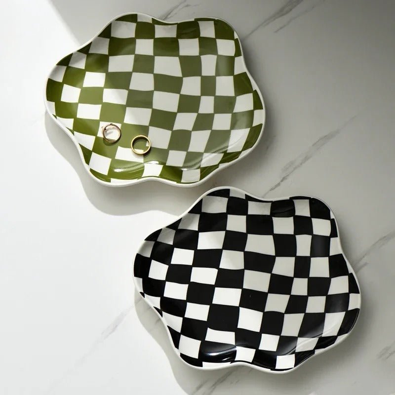 Serving Tray Checkered Pattern 23 cm Diameter Lightweight Round Tray 3