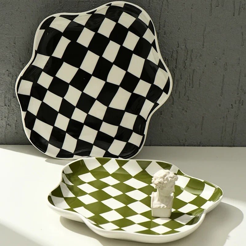 Serving Tray Checkered Pattern 23 cm Diameter Lightweight Round Tray 4