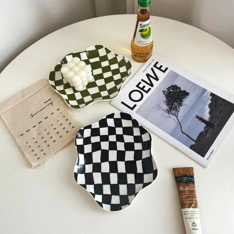 Serving Tray Checkered Pattern 23 cm Diameter Lightweight Round Tray  5