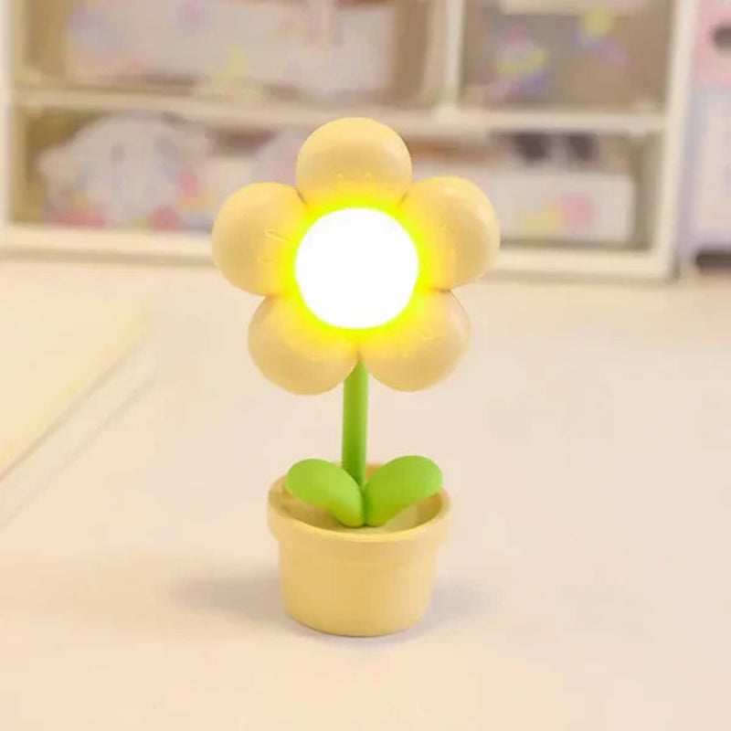 Small Flower Table Lamp - Soft Glow Ideal for Bedside or Bedroom 3