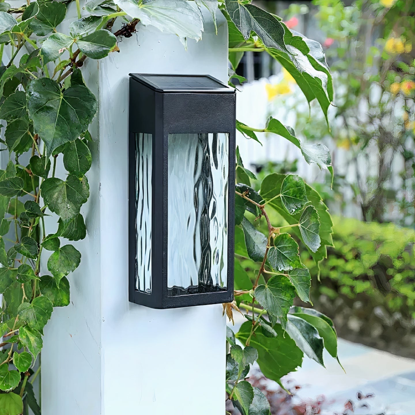 Solar Outdoor Garden Light - Bright LED Illumination, Weatherproof Design 1