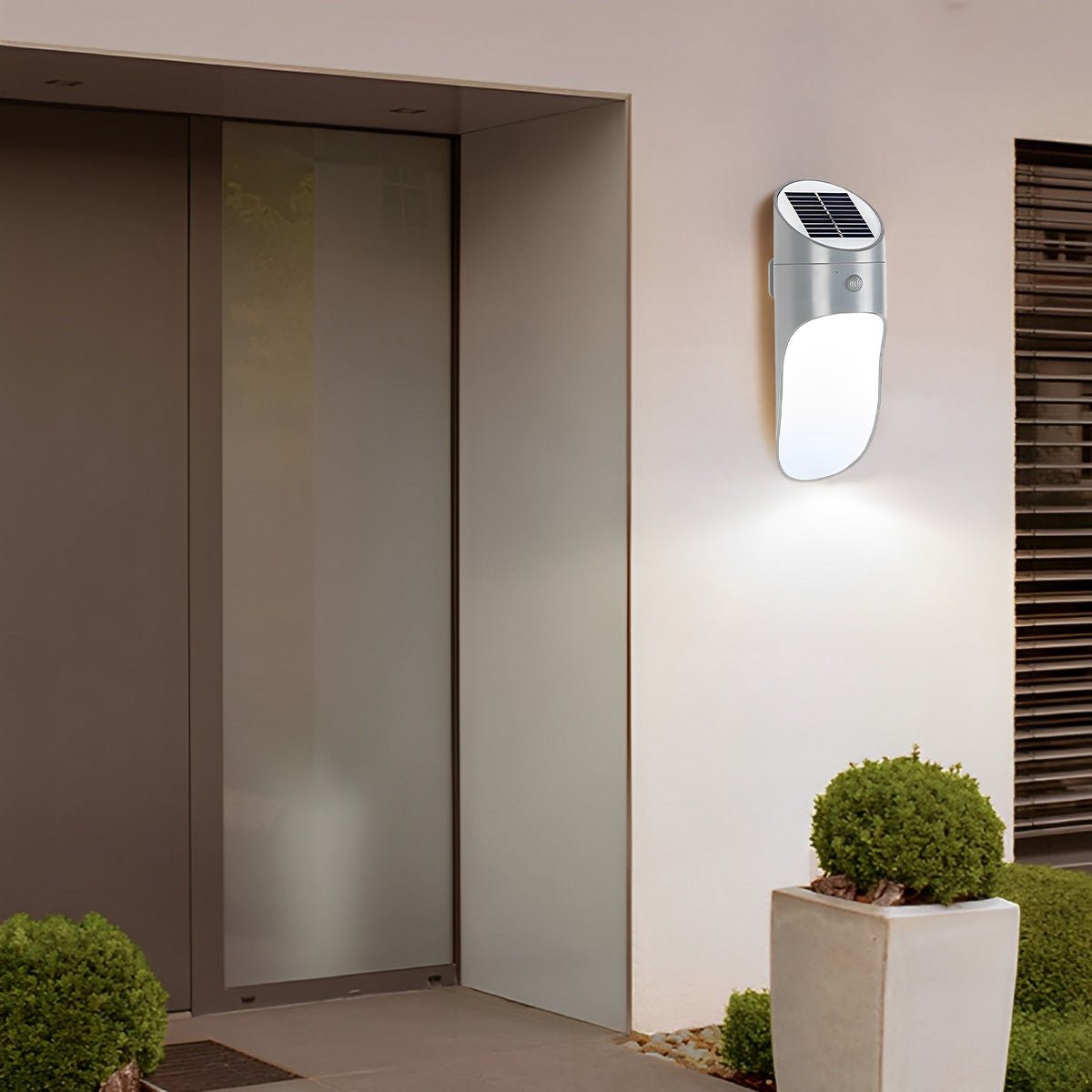 Solar Outdoor Wall Light - PIR Motion Sensor, Eco-Friendly Illumination 3