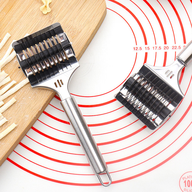 Stainless Steel Pasta Cutter - Ergonomic, Durable Noodle Roller Slicer 3