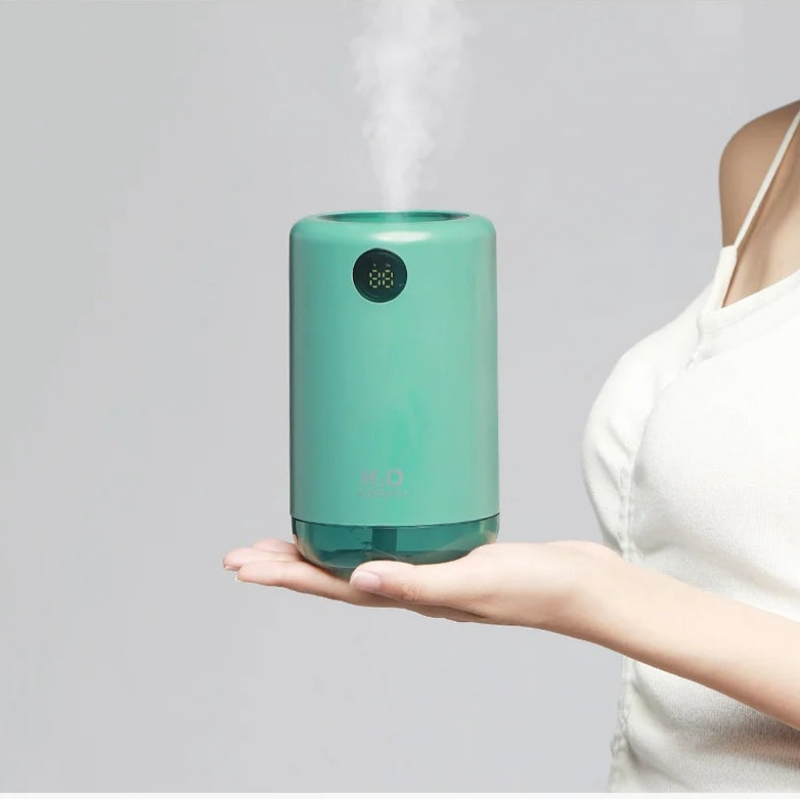 Humidifier with large screen power display on a light background
