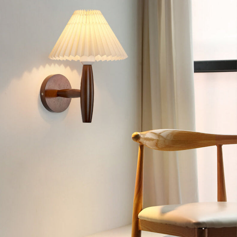 Vintage Wooden Wall Sconce - Elegant Pleated Shade for Stylish Lighting 1