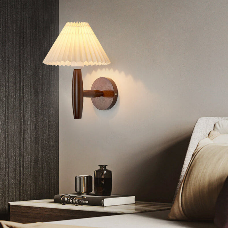 Vintage Wooden Wall Sconce - Elegant Pleated Shade for Stylish Lighting 3