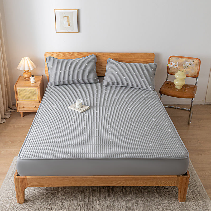 Waterproof Mattress Protector - Durable, Breathable Cover for Comfort 1