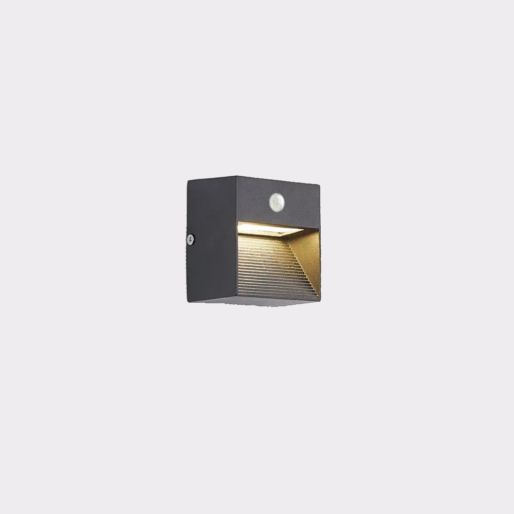 Wall-mounted outdoor light fixture with dimensions on a white background